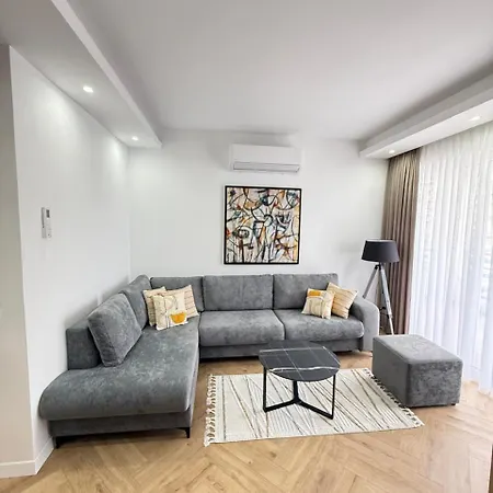 Phoenix Sarandë